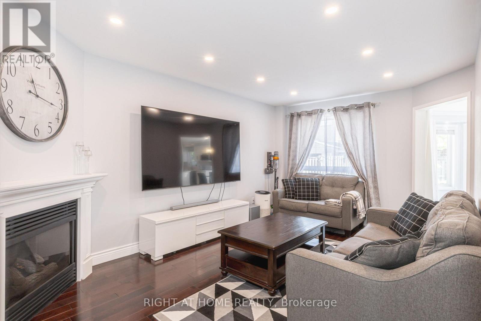 5369 Fallingbrook Drive, Mississauga, Ontario  L5V 1P7 - Photo 9 - W12146145