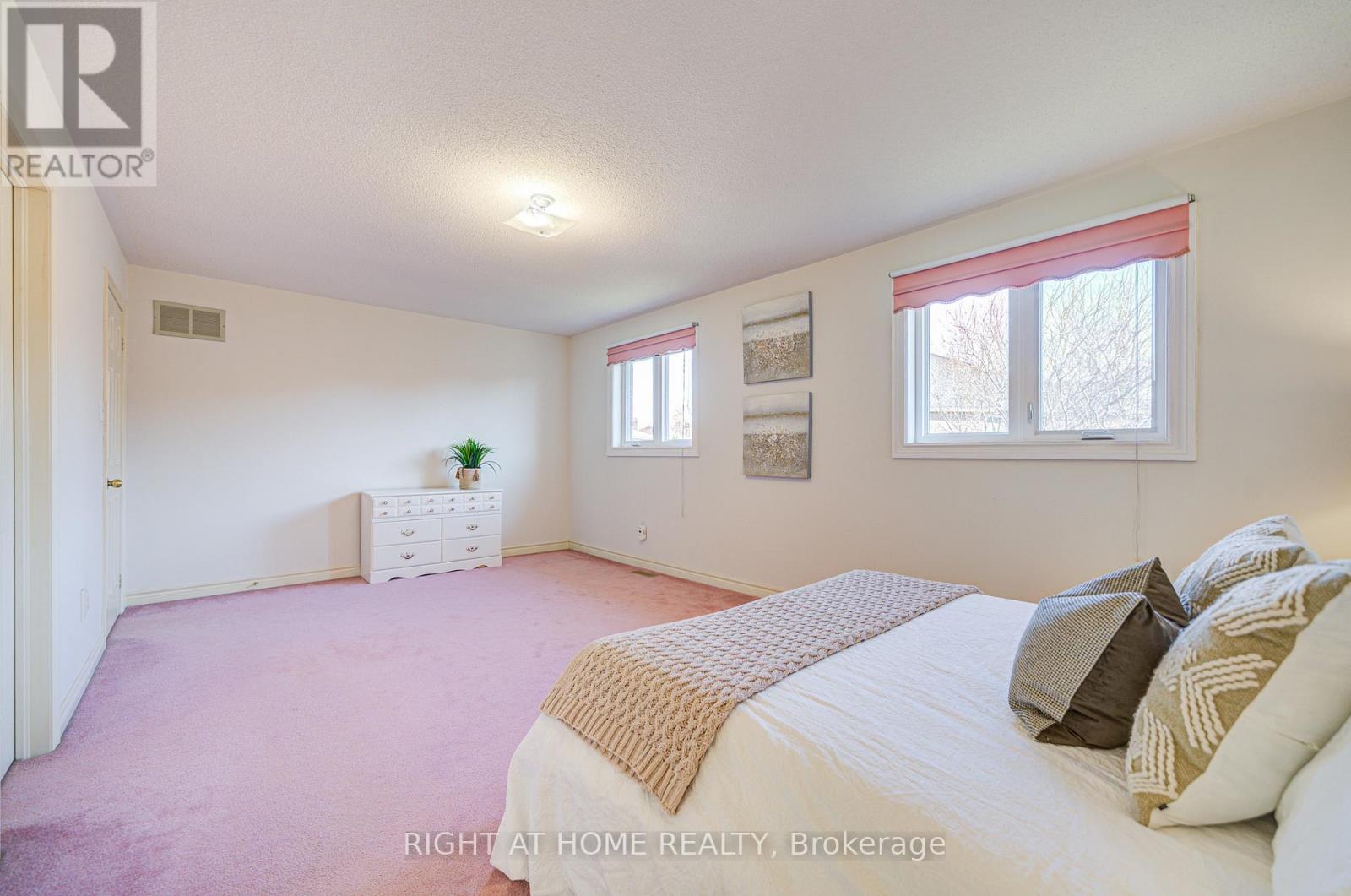 5203 Castlefield Drive, Mississauga, Ontario  L5V 1S2 - Photo 24 - W12143815