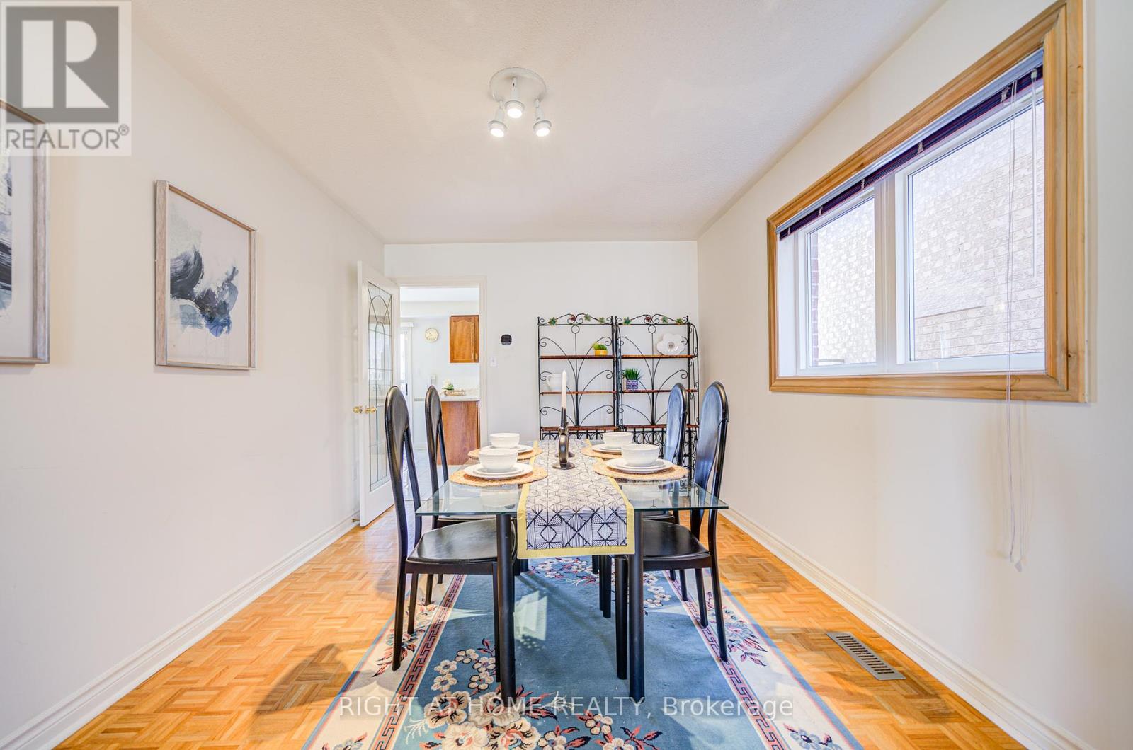 5203 Castlefield Drive, Mississauga, Ontario  L5V 1S2 - Photo 8 - W12143815