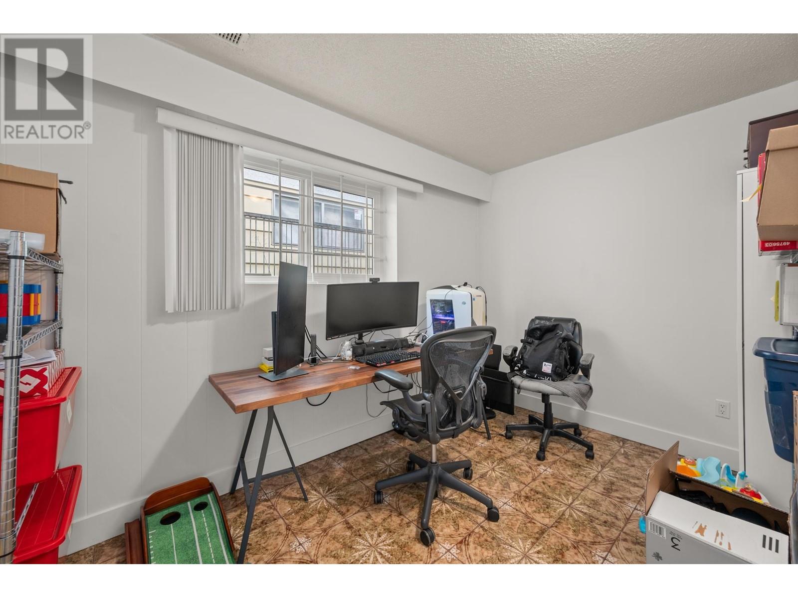 Listing Picture 20 of 27 : 3160 E 6TH AVENUE, Vancouver / 溫哥華 - 魯藝地產 Yvonne Lu Group - MLS Medallion Club Member