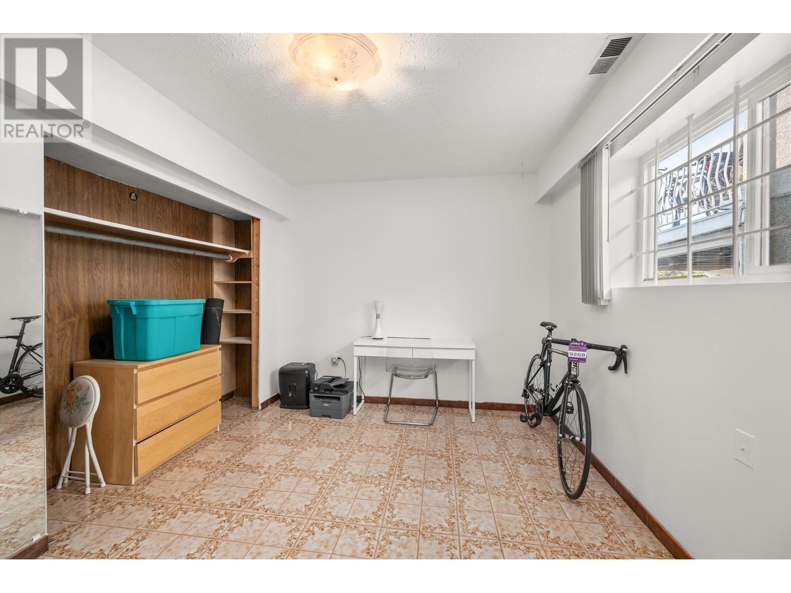 Listing Picture 19 of 27 : 3160 E 6TH AVENUE, Vancouver / 溫哥華 - 魯藝地產 Yvonne Lu Group - MLS Medallion Club Member