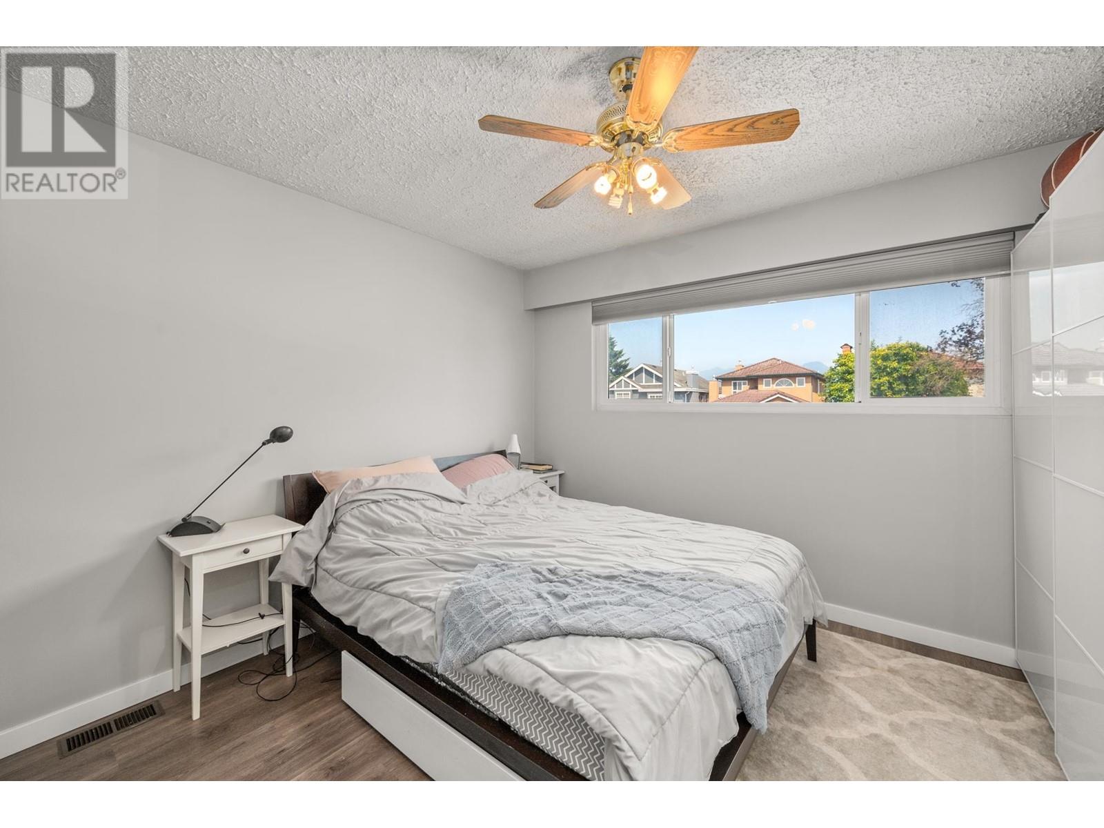 Listing Picture 10 of 27 : 3160 E 6TH AVENUE, Vancouver / 溫哥華 - 魯藝地產 Yvonne Lu Group - MLS Medallion Club Member