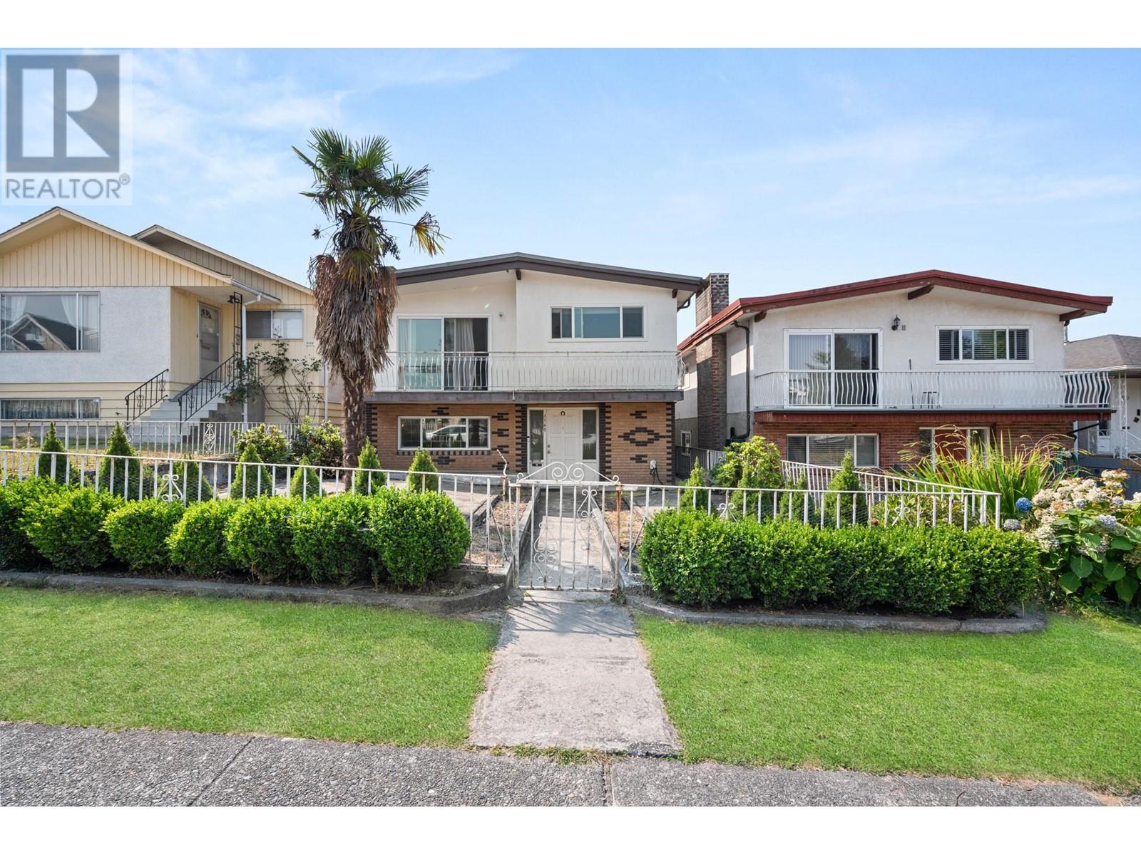 Listing Picture 23 of 27 : 3160 E 6TH AVENUE, Vancouver / 溫哥華 - 魯藝地產 Yvonne Lu Group - MLS Medallion Club Member