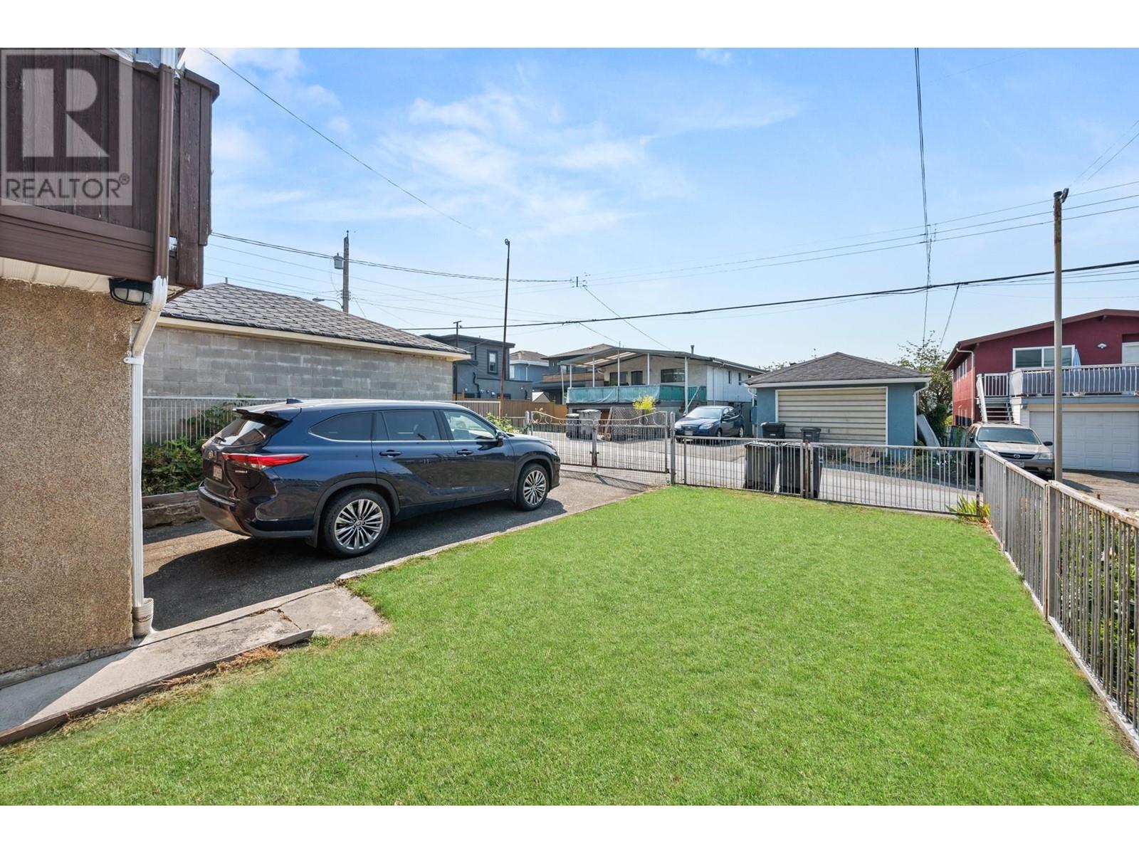 Listing Picture 24 of 27 : 3160 E 6TH AVENUE, Vancouver / 溫哥華 - 魯藝地產 Yvonne Lu Group - MLS Medallion Club Member