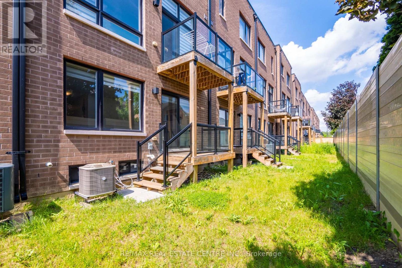 53 Benoit Street, Vaughan (Vellore Village), Ontario  L4H 4R3 - Photo 34 - N12146156