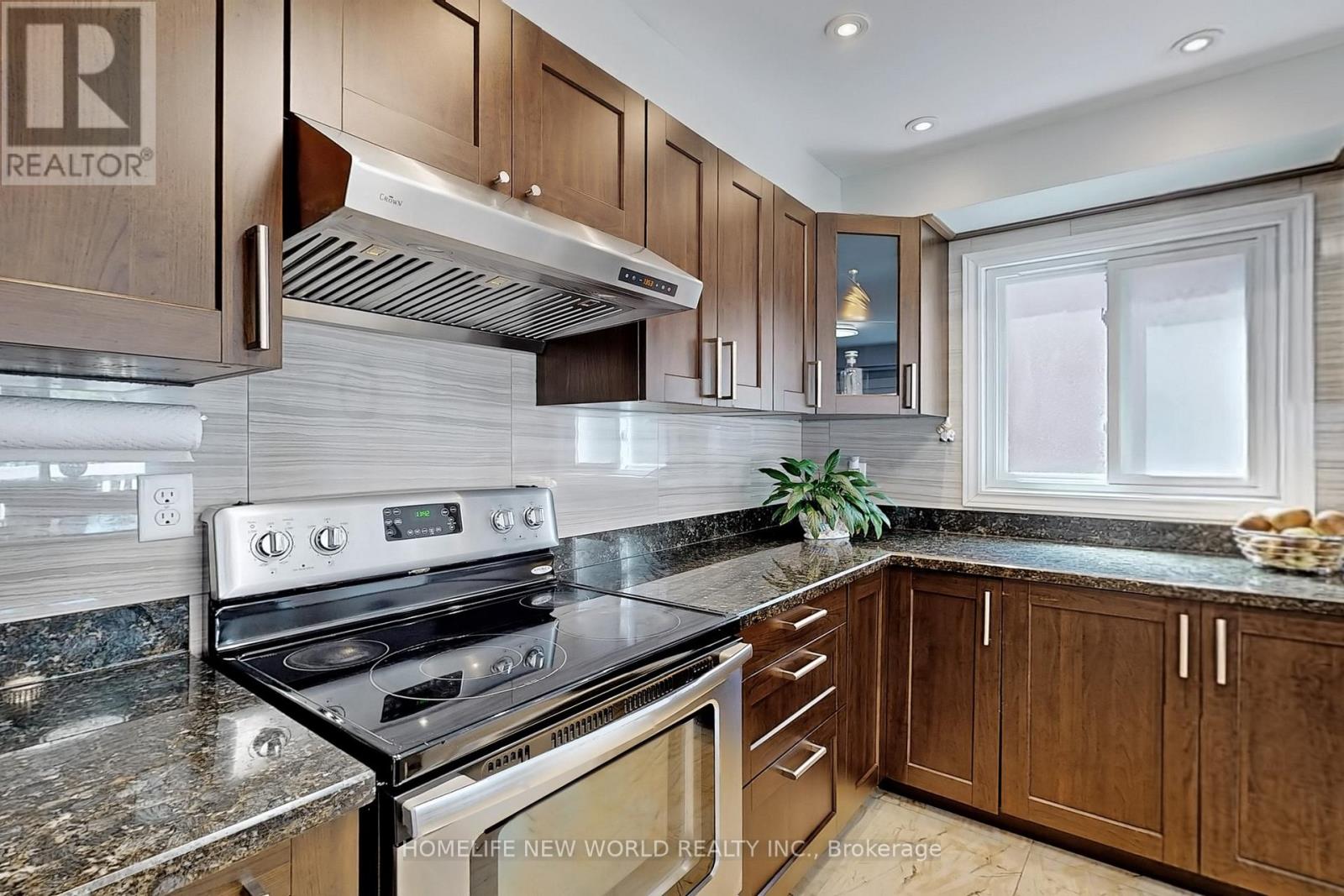 396 Dorchester Street, Newmarket, Ontario  L3Y 7Z3 - Photo 17 - N12146173