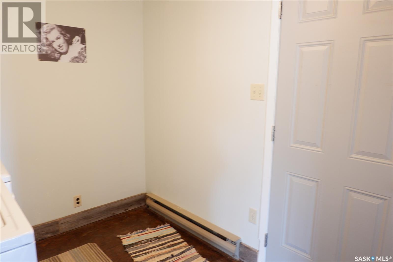 11 B Avenue, Willow Bunch, Saskatchewan  S0H 4K0 - Photo 11 - SK005663