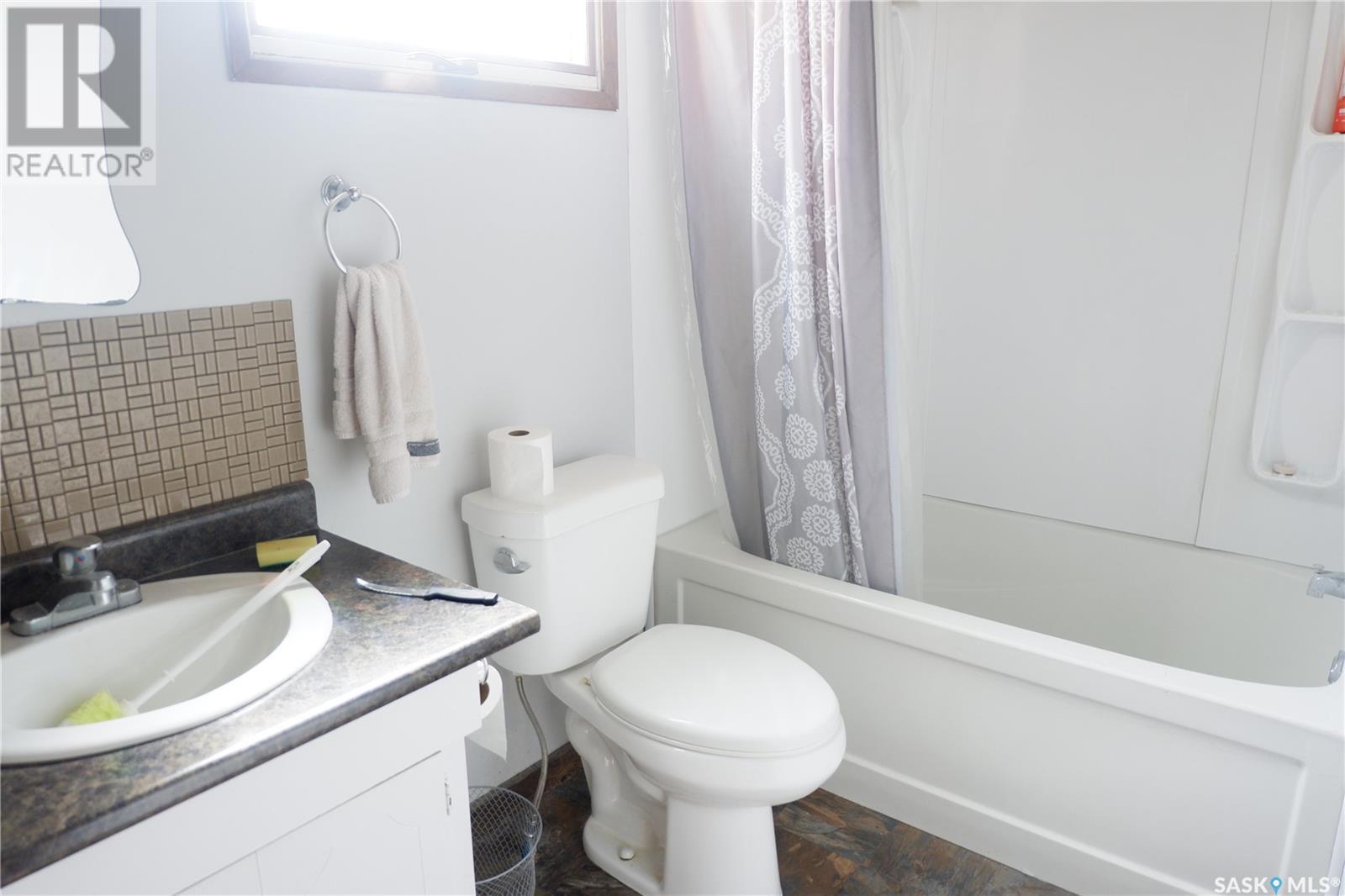 11 B Avenue, Willow Bunch, Saskatchewan  S0H 4K0 - Photo 12 - SK005663