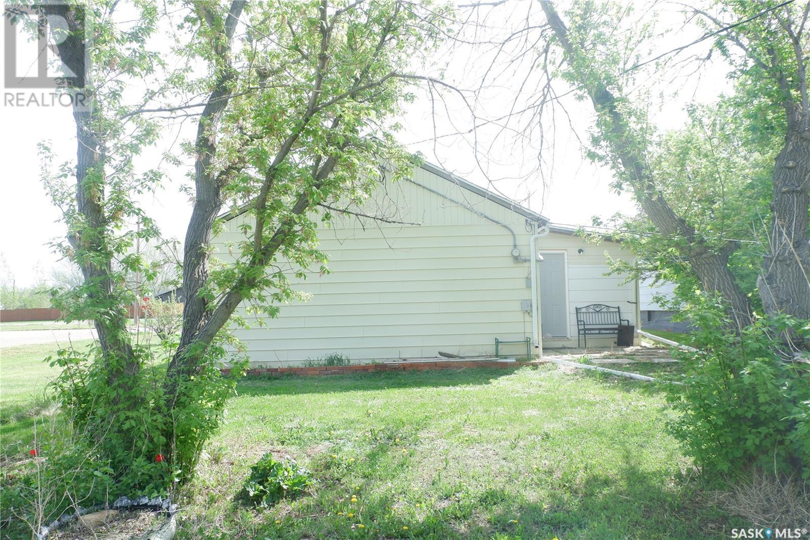 11 B Avenue, Willow Bunch, Saskatchewan  S0H 4K0 - Photo 23 - SK005663