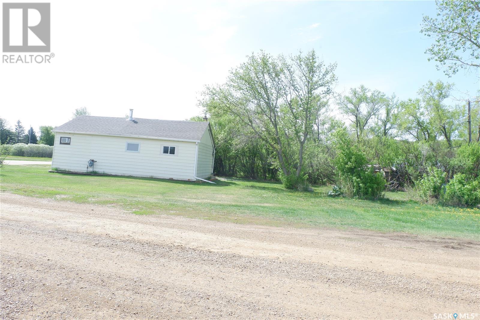 11 B Avenue, Willow Bunch, Saskatchewan  S0H 4K0 - Photo 26 - SK005663