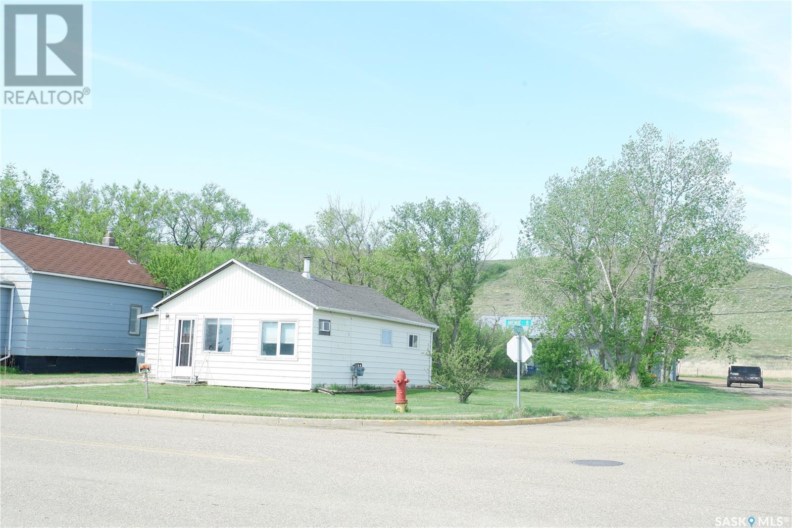 11 B Avenue, Willow Bunch, Saskatchewan  S0H 4K0 - Photo 27 - SK005663