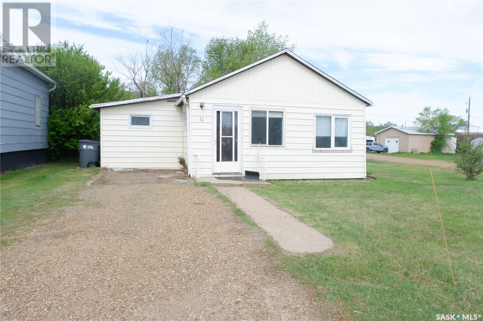 11 B Avenue, Willow Bunch, Saskatchewan  S0H 4K0 - Photo 29 - SK005663