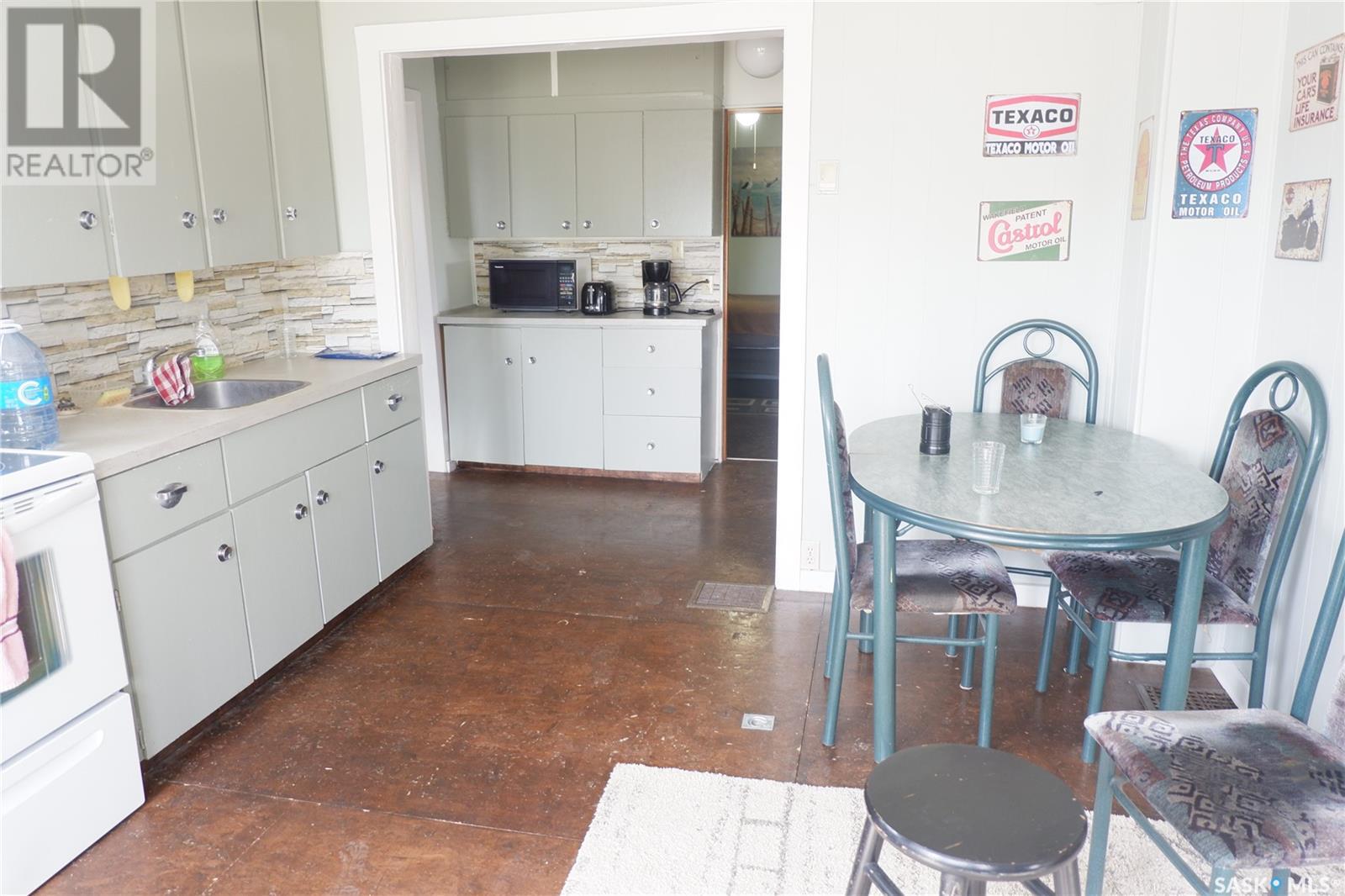 11 B Avenue, Willow Bunch, Saskatchewan  S0H 4K0 - Photo 5 - SK005663