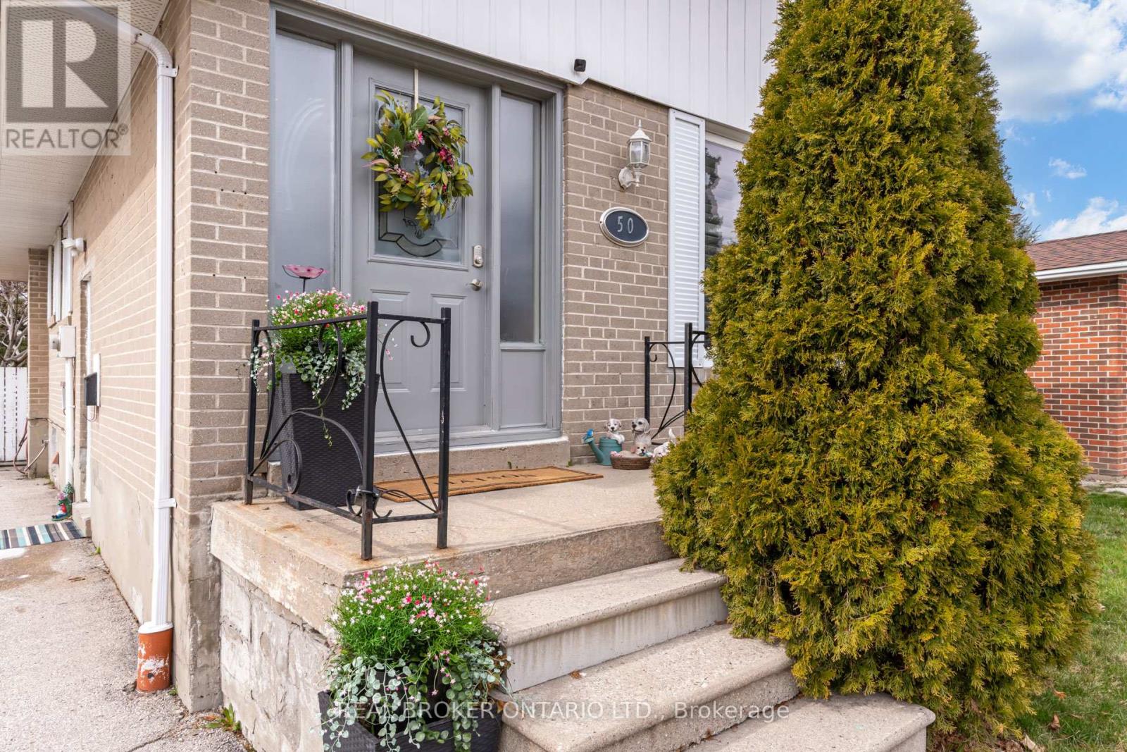 50 Epsom Downs Drive, Brampton, Ontario  L6T 1Y8 - Photo 2 - W12146167