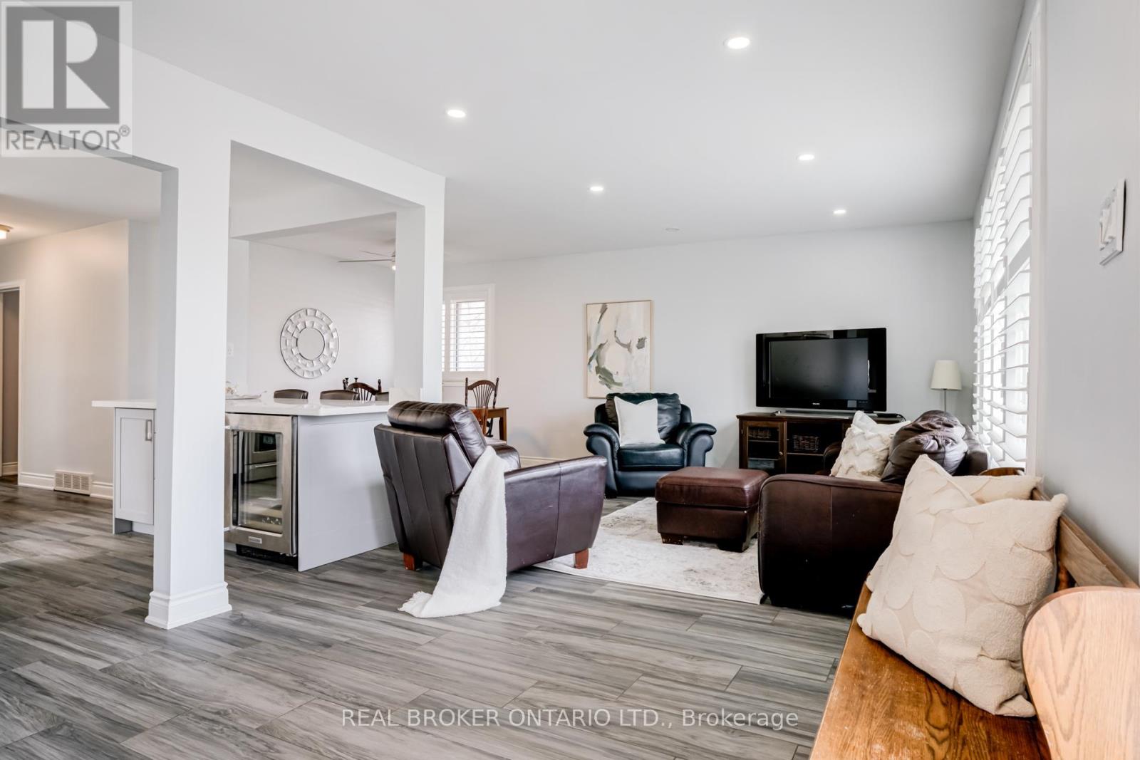 50 Epsom Downs Drive, Brampton (Southgate), Ontario  L6T 1Y8 - Photo 3 - W12146167