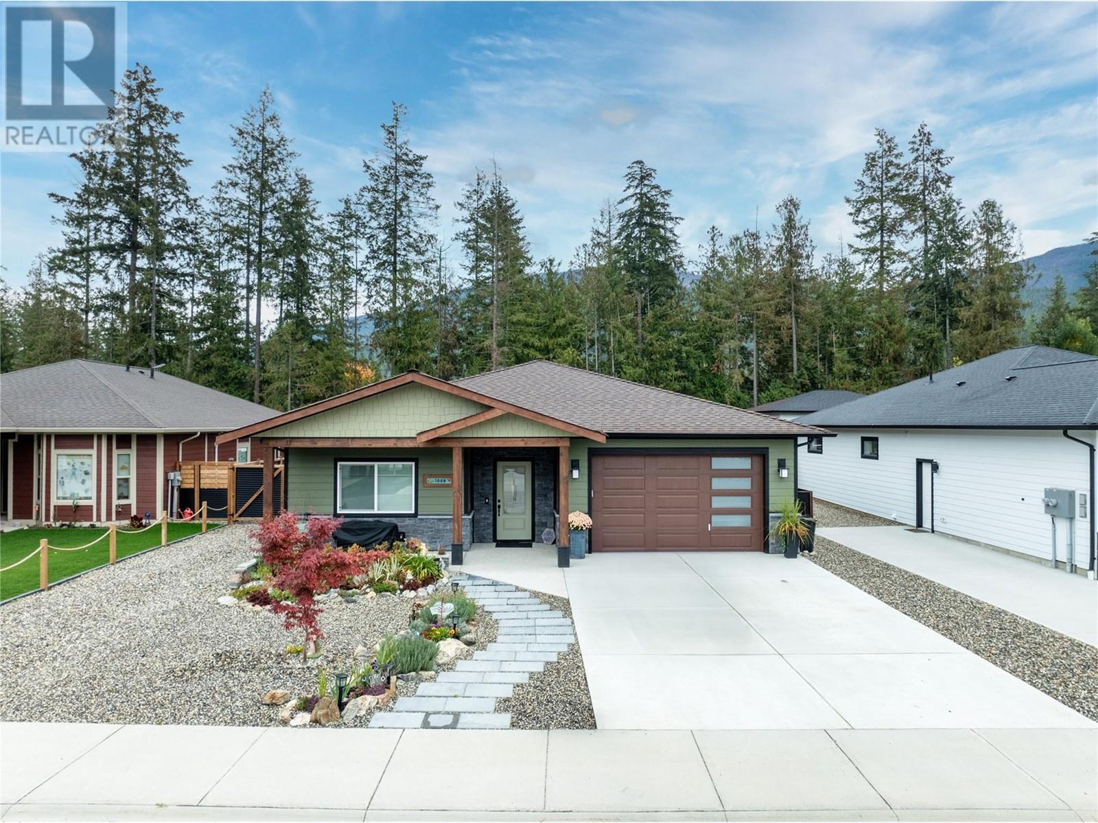1009 Hemlock Crescent N, Sicamous