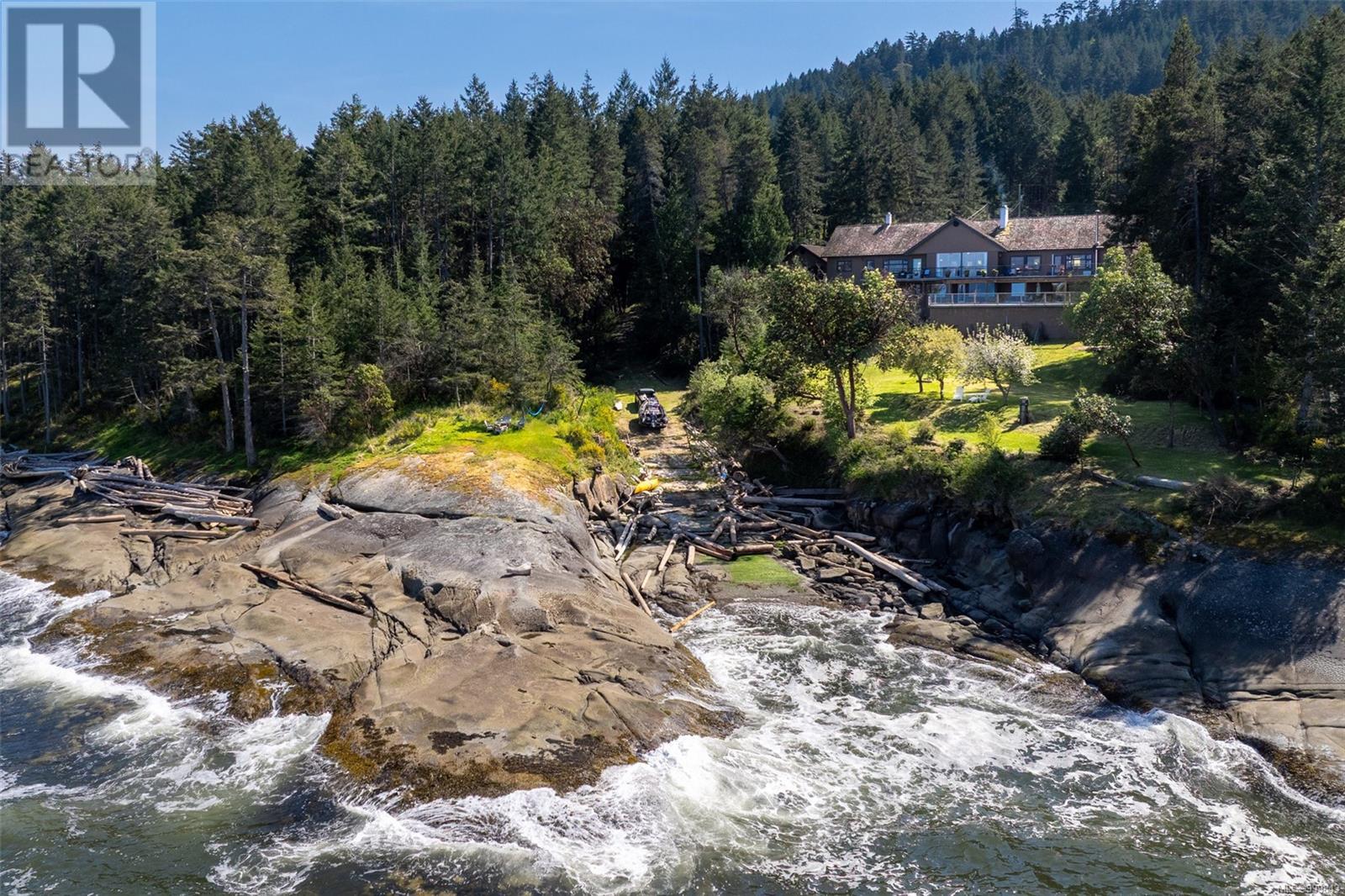 474 Sticks Allison Rd, Galiano Island, British Columbia  V0N 1P0 - Photo 2 - 999843