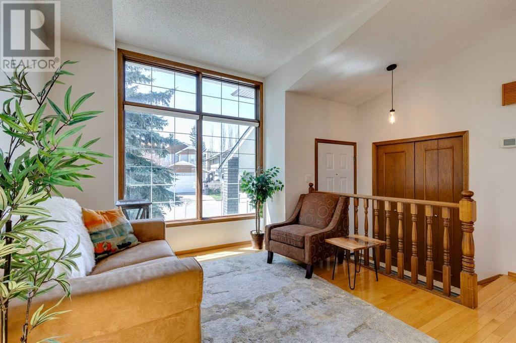28 Scenic Hill Close Nw, Calgary, Alberta  T3L 1P1 - Photo 3 - A2218935
