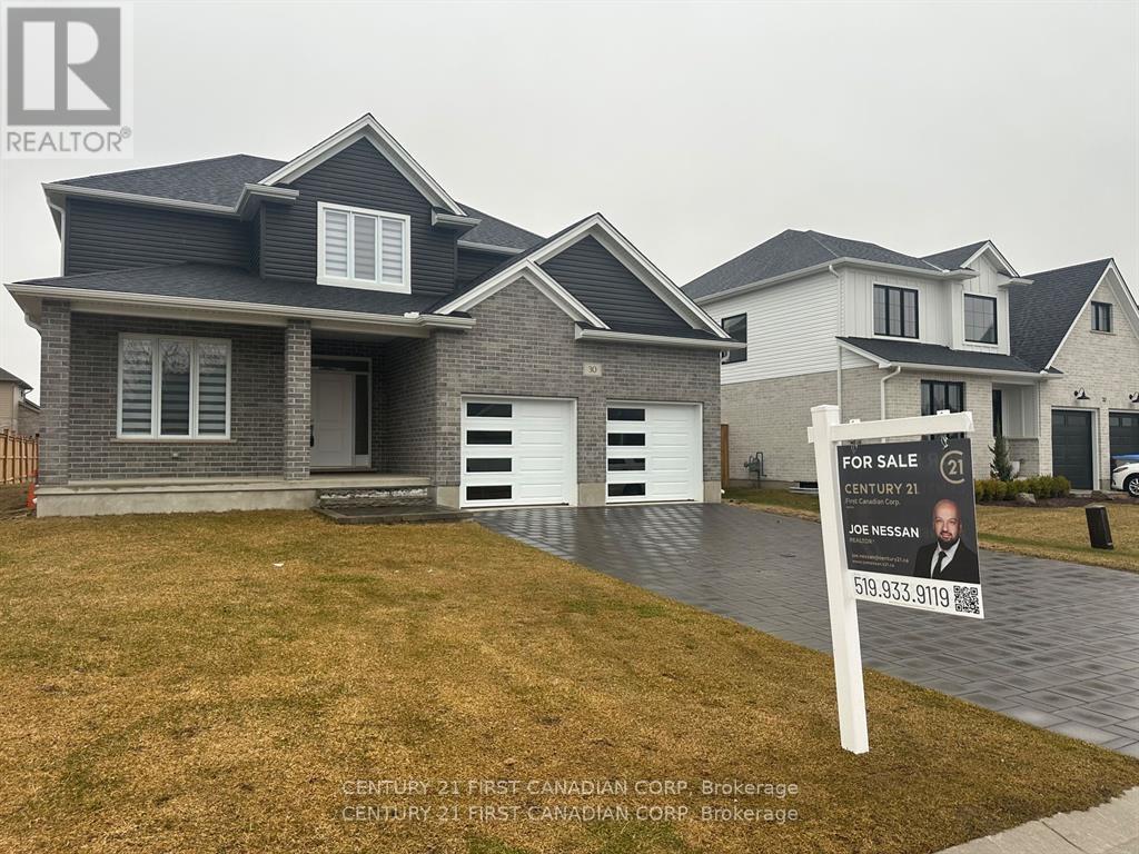 30 SPRUCE CRESCENT, North Middlesex, Ontario