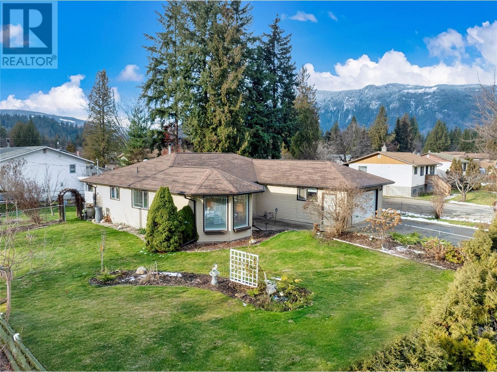 602 Birch Avenue, Sicamous, British Columbia  V0E 2V0 - Photo 2 - 10332753