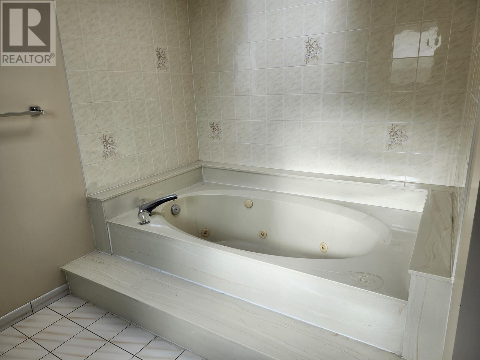 4438 Napier Street, Burnaby, British Columbia  V5C 3H1 - Photo 9 - R3002506