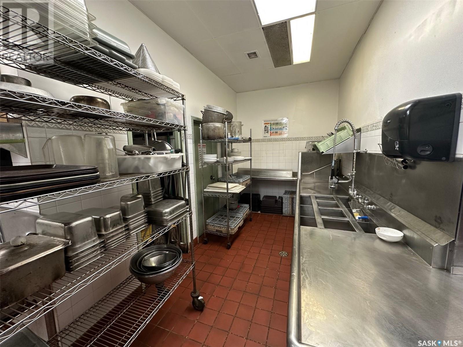 1702 Main Street N, Moose Jaw, Saskatchewan  S6J 1L4 - Photo 11 - SK005660