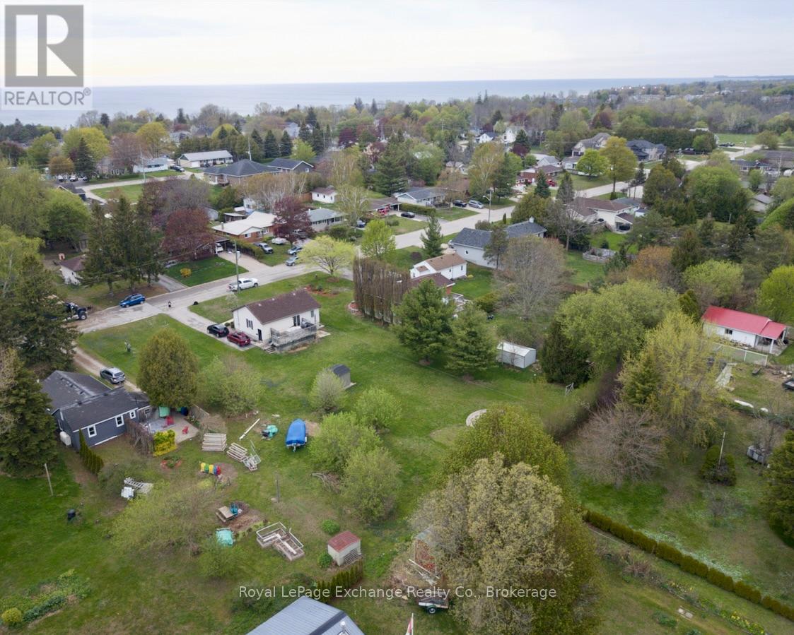 395 Elgin Street, Kincardine, Ontario  N2Z 2V7 - Photo 7 - X12146218