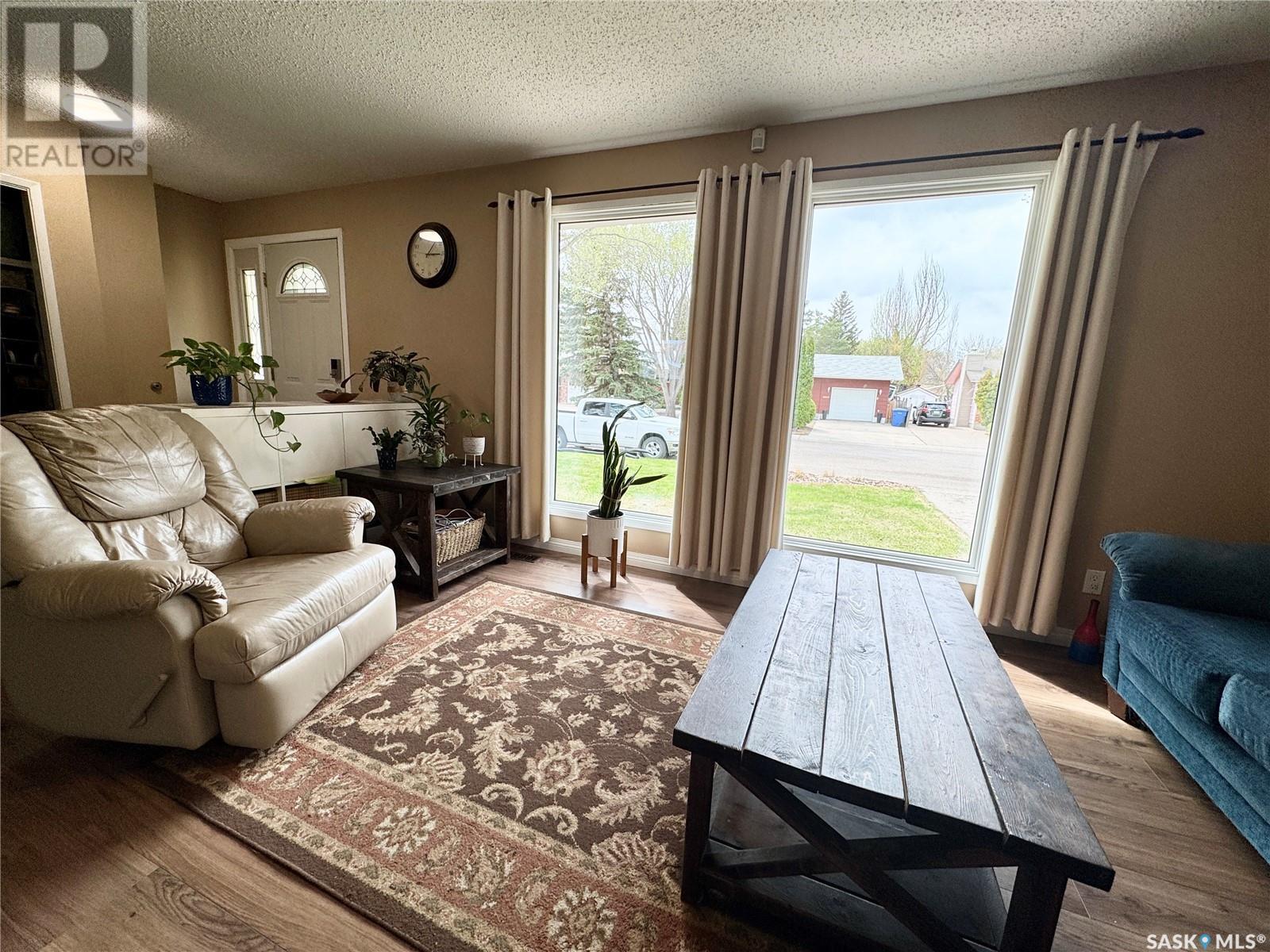 Property at 10820 Meighen CRESCENT image 3
