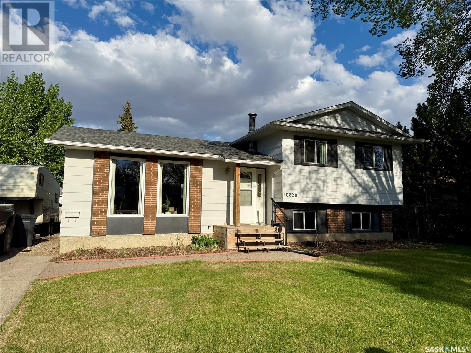 Property at 10820 Meighen CRESCENT image 1