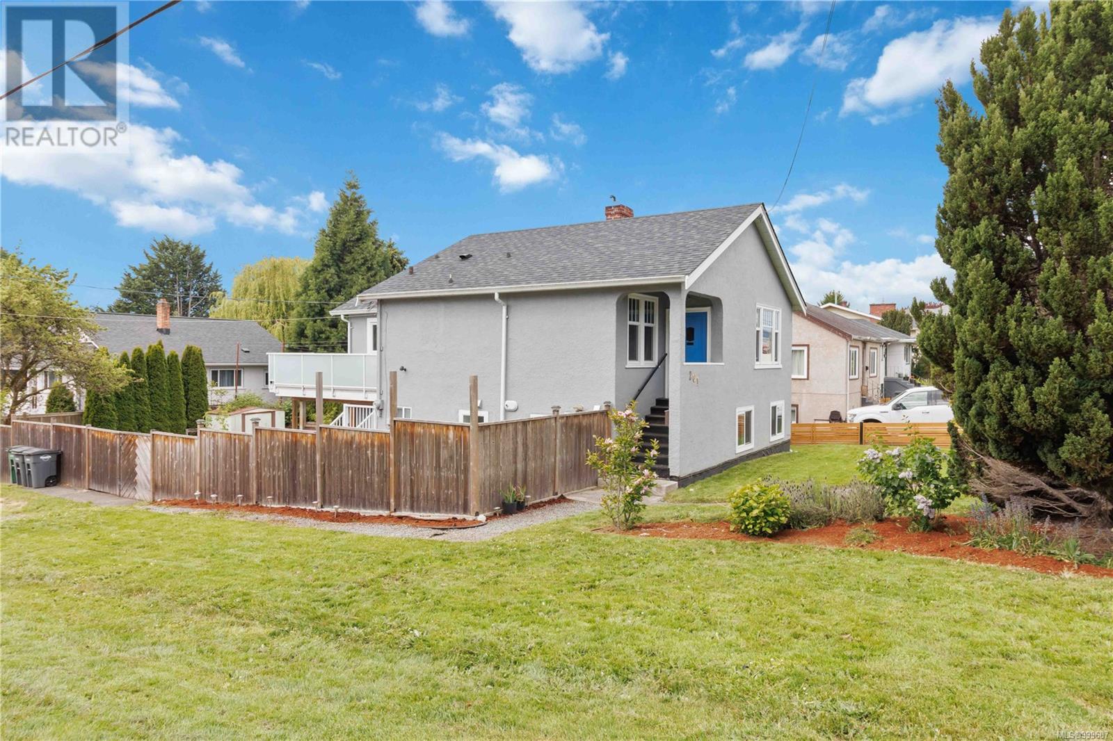 Property at 201 Maddock Ave W image 4