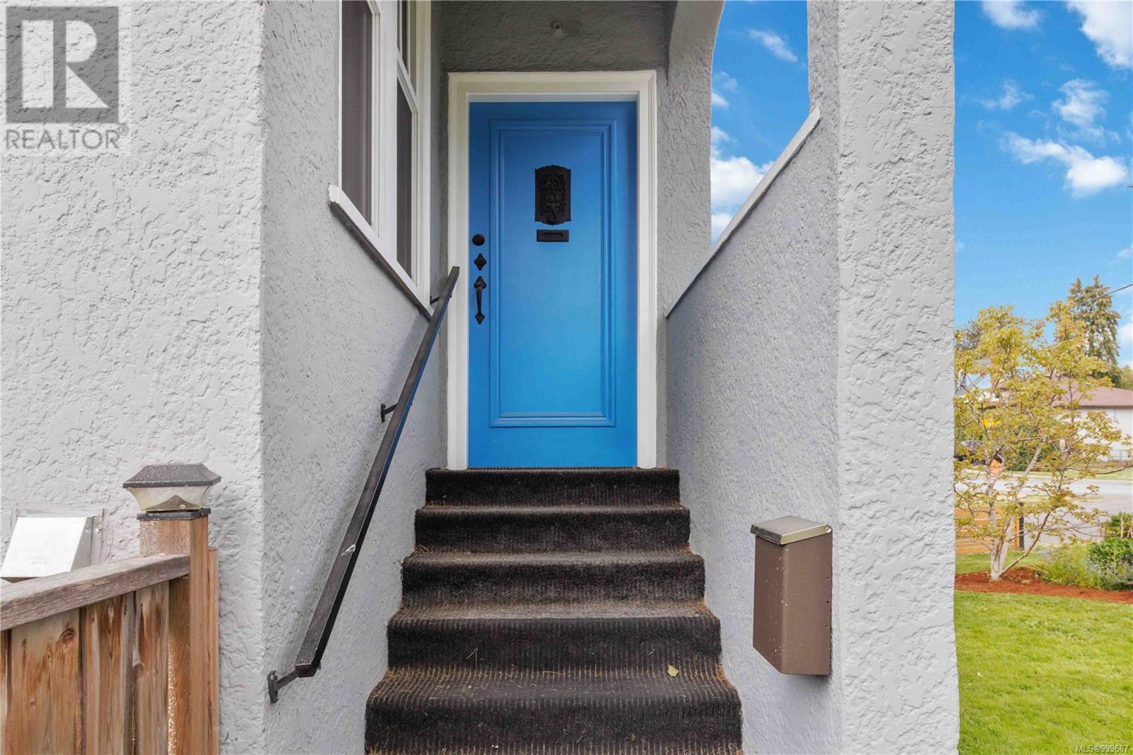 Property at 201 Maddock Ave W image 3