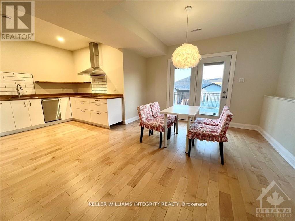 744 Meadowridge Circle, Ottawa, Ontario  K0A 1L0 - Photo 2 - X12146207