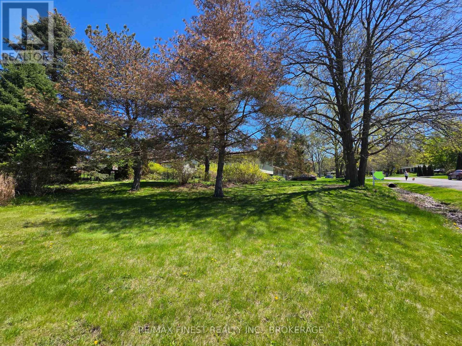 Property at 15 EDGEWOOD DRIVE image 3