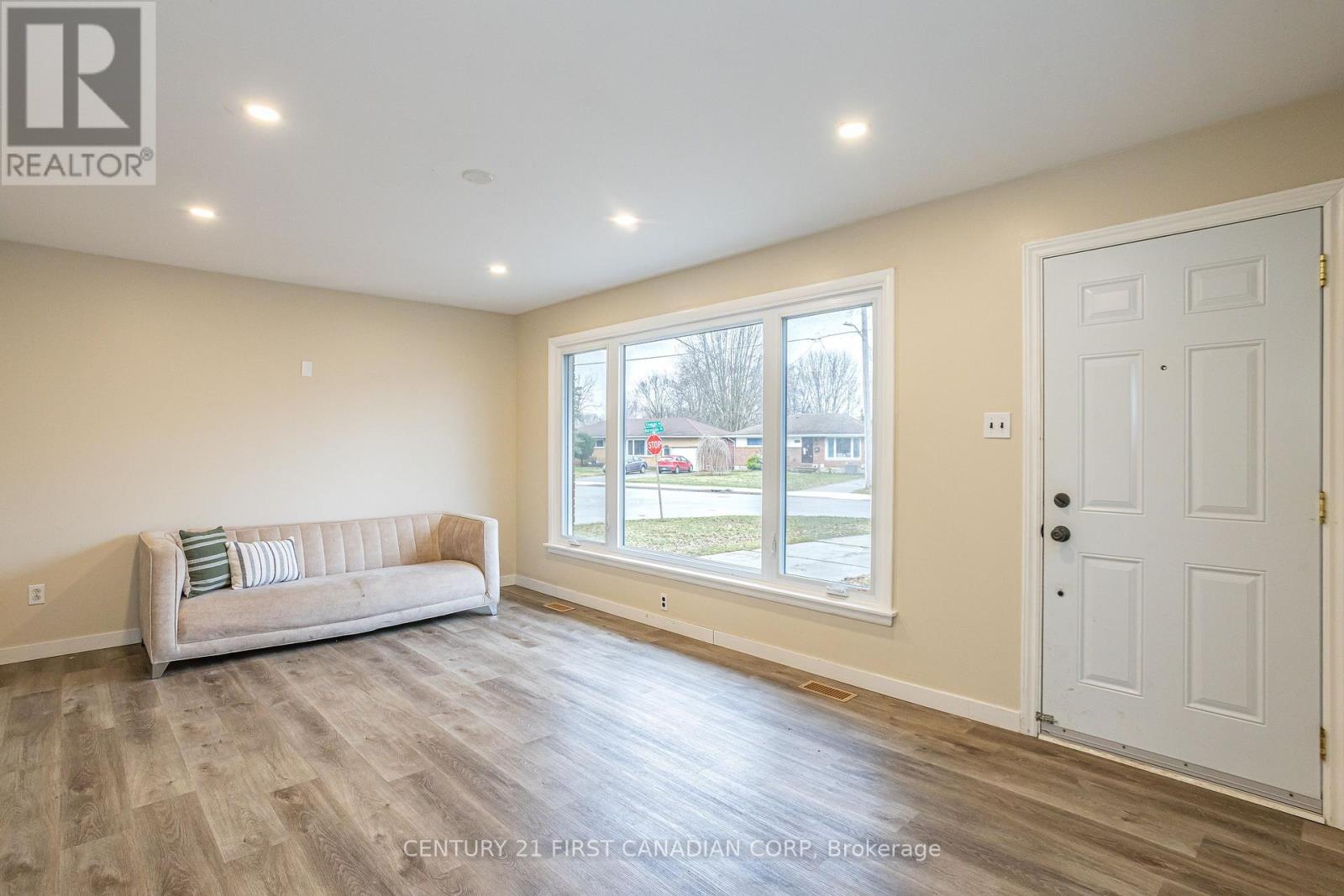 Photo 7 of 40 for 146 Burnside Drive