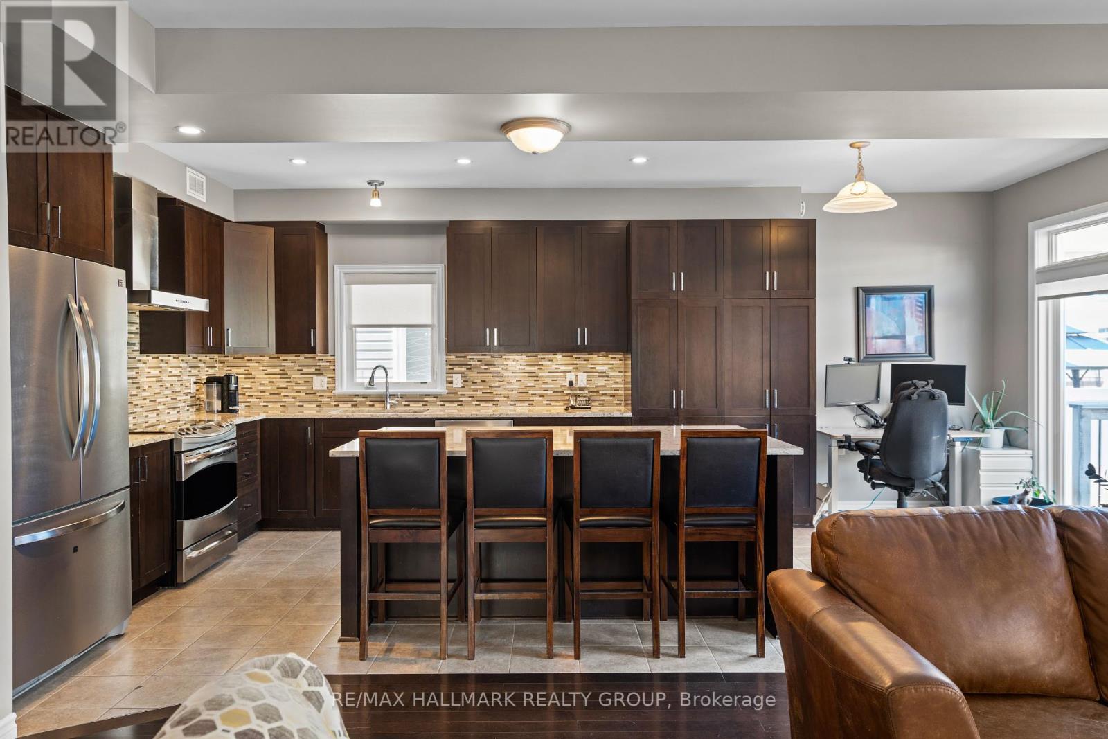 Property at 816 SLATTERY'S FIELD STREET image 4