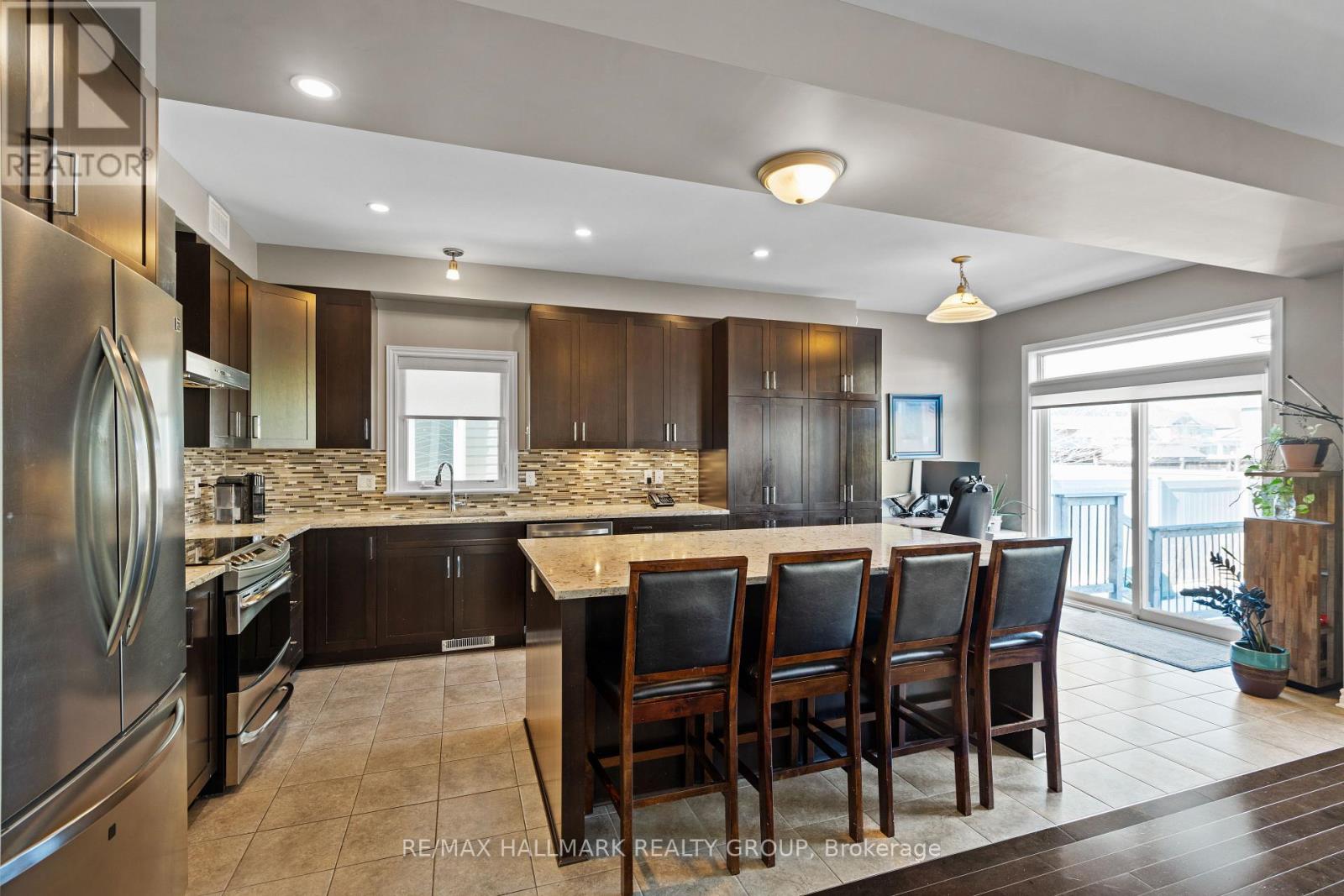 Property at 816 SLATTERY'S FIELD STREET image 5
