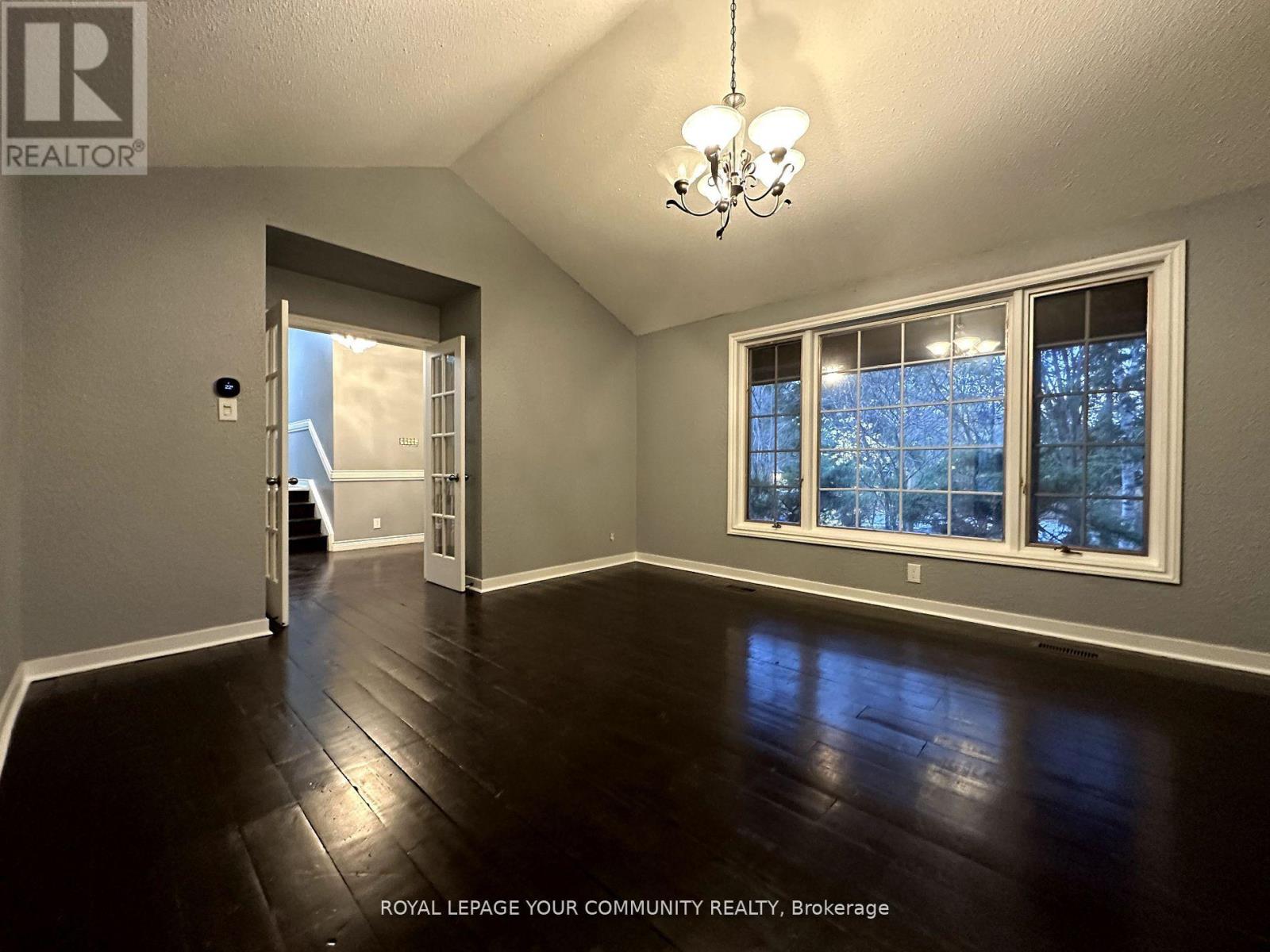 136 Arnold Crescent, Richmond Hill, Ontario  L4C 3R8 - Photo 12 - N12146087