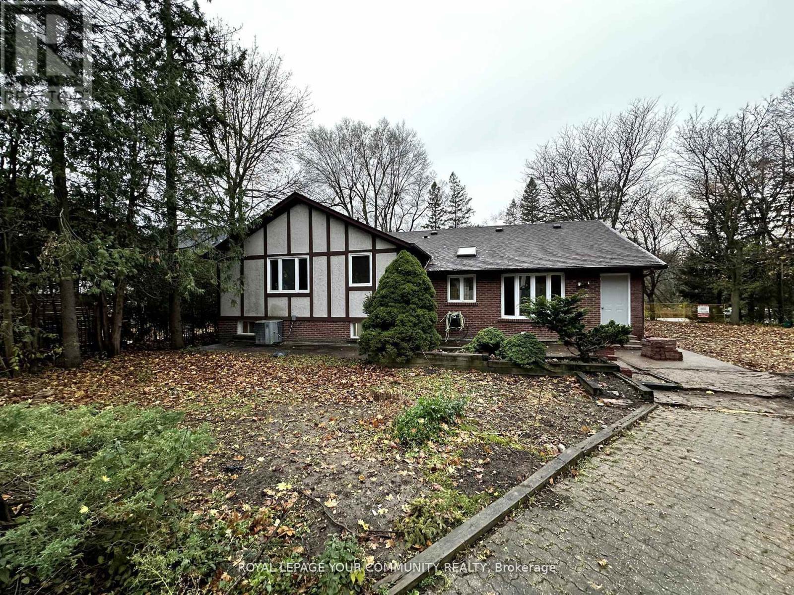 136 Arnold Crescent, Richmond Hill, Ontario  L4C 3R8 - Photo 6 - N12146087
