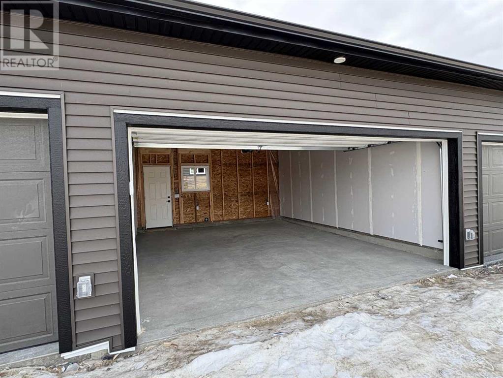 Property at 727 Wolf Willow Boulevard SE image 4