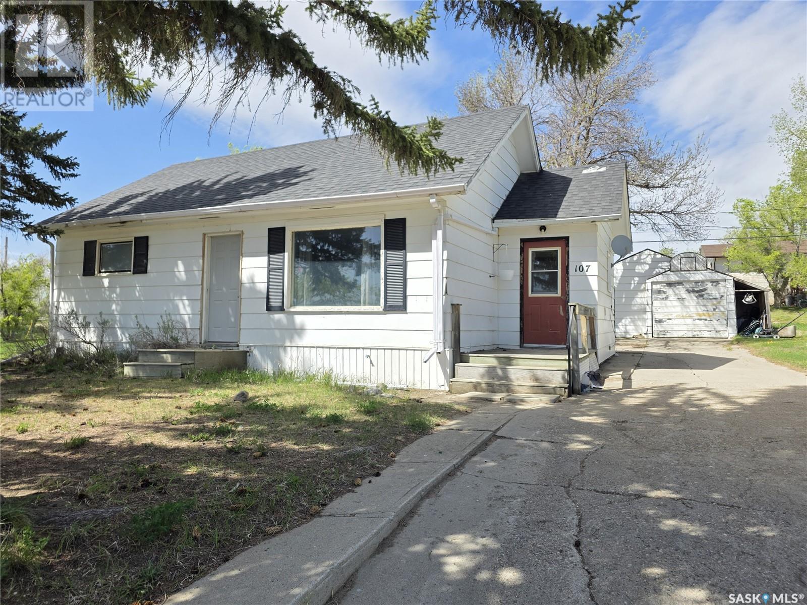 Property at 107 Railway AVENUE image 1