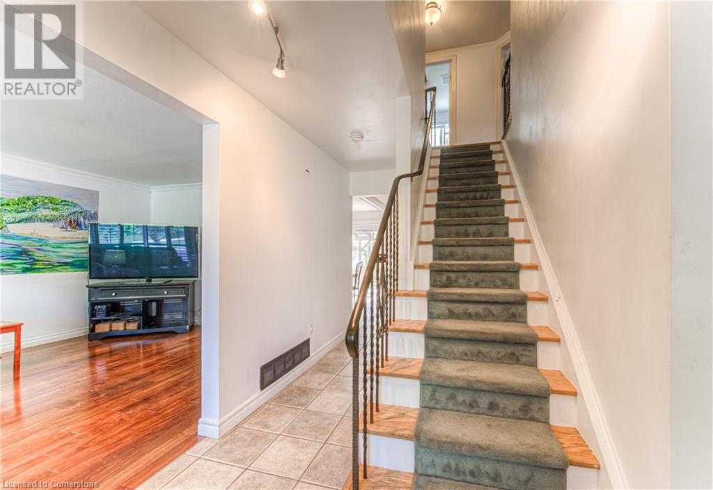 Property at 92 PINEHURST Crescent image 4
