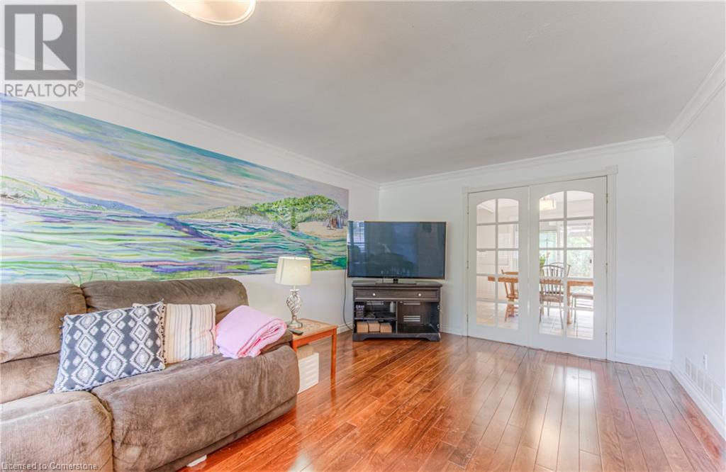 Property at 92 PINEHURST Crescent image 5