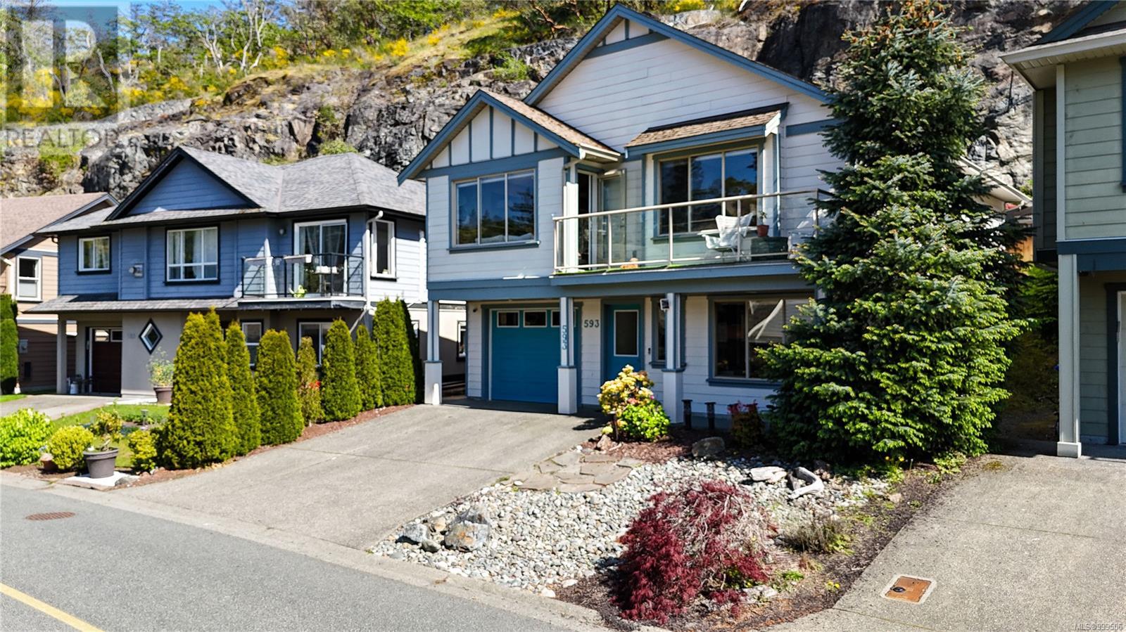 Property at 593 Kingsview Ridge image 3
