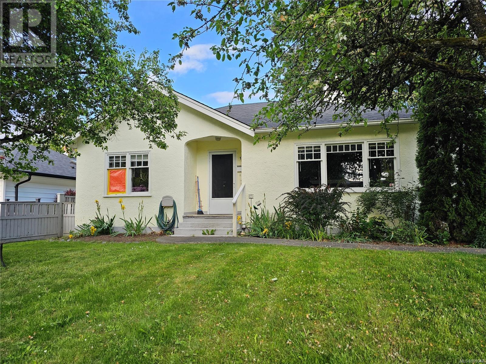 Property at 140 PRICE Pl image 1