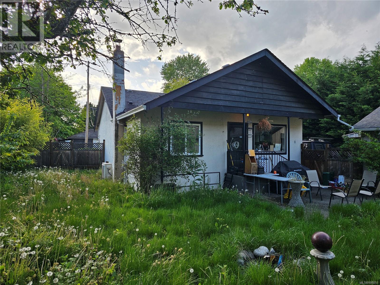 Property at 160 PRICE Pl image 3