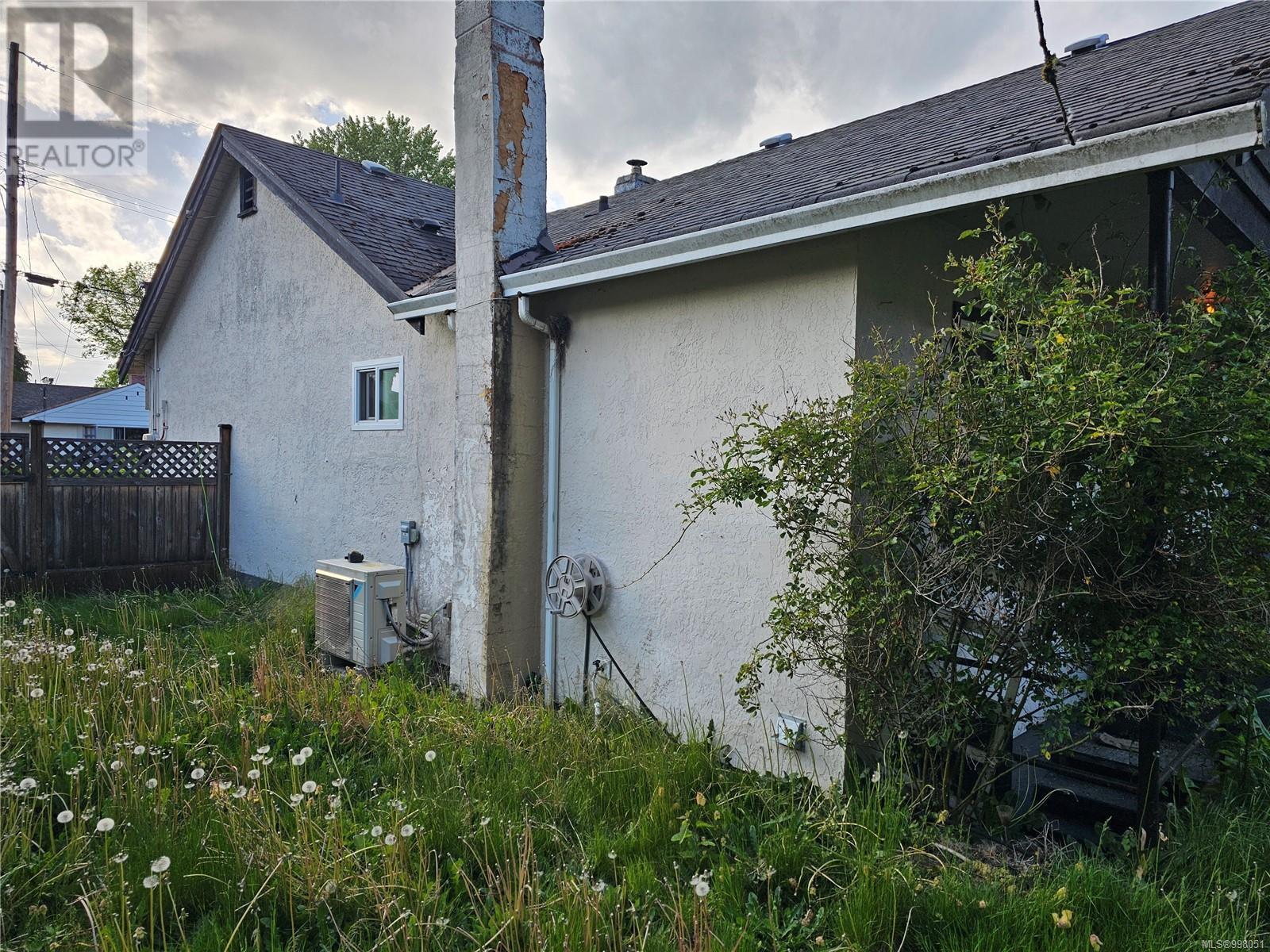 Property at 160 PRICE Pl image 4