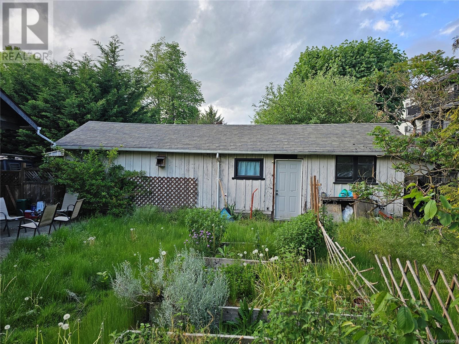 Property at 160 PRICE Pl image 5