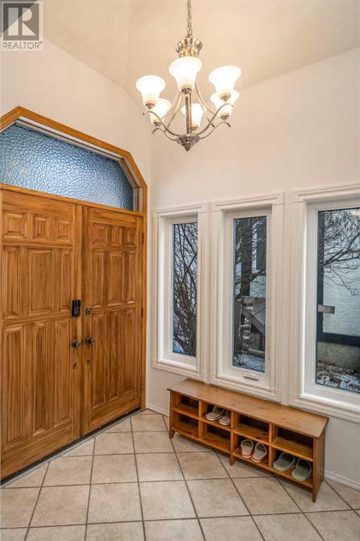 Property at 115 Woodfield Road SW image 4
