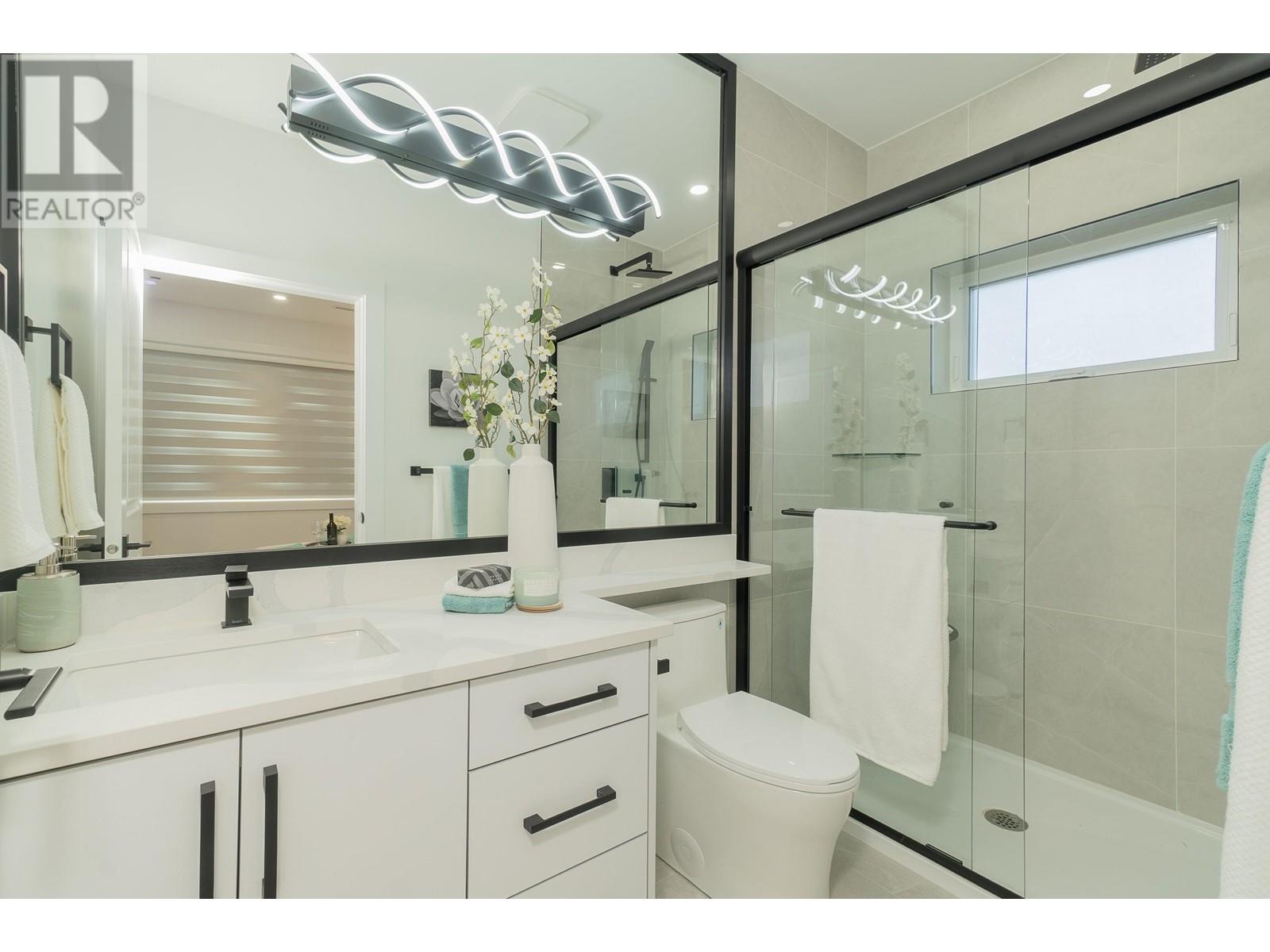 Listing Picture 21 of 38 : 2792 E 49TH AVENUE, Vancouver / 溫哥華 - 魯藝地產 Yvonne Lu Group - MLS Medallion Club Member