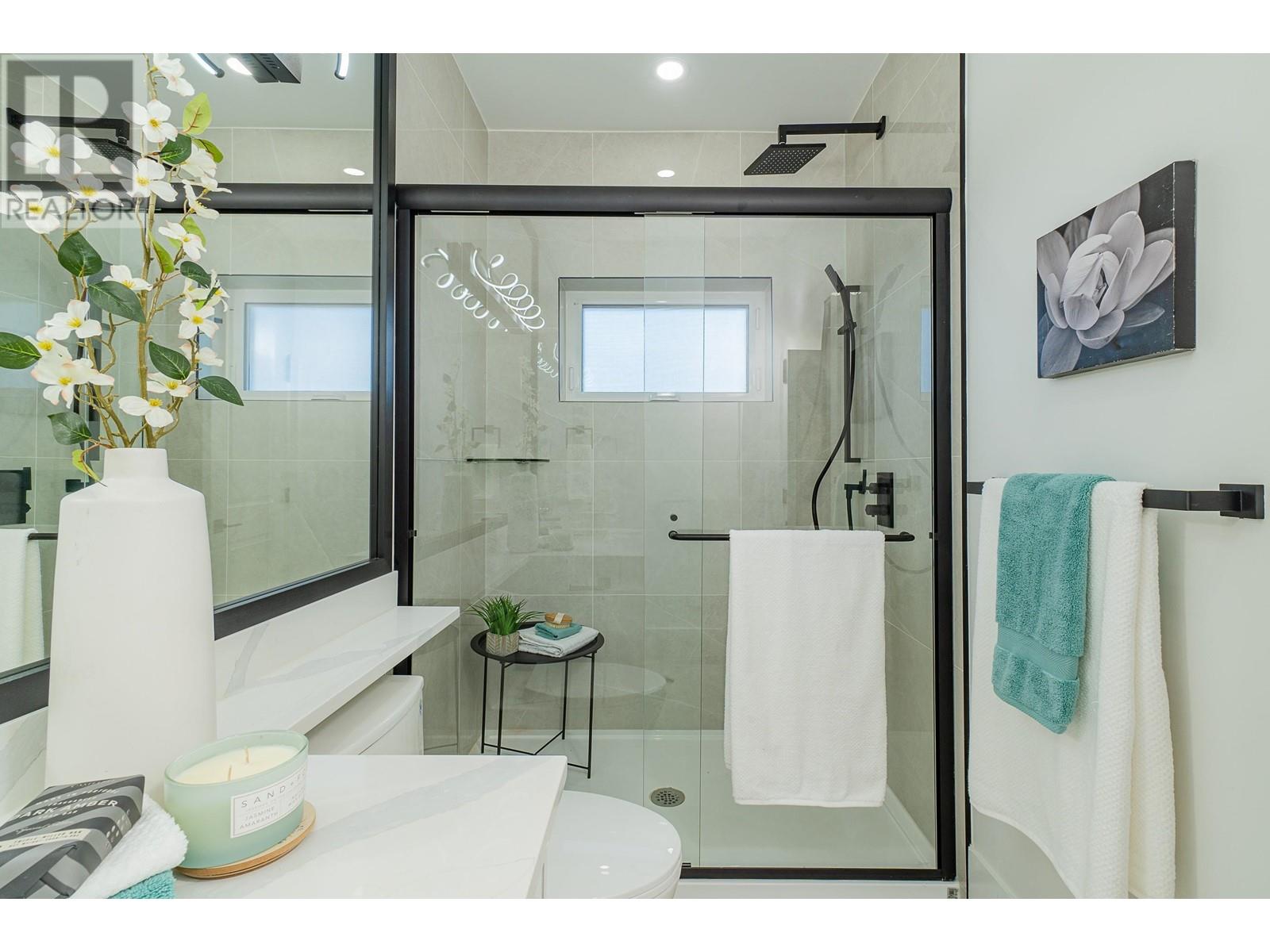 Listing Picture 22 of 38 : 2792 E 49TH AVENUE, Vancouver / 溫哥華 - 魯藝地產 Yvonne Lu Group - MLS Medallion Club Member